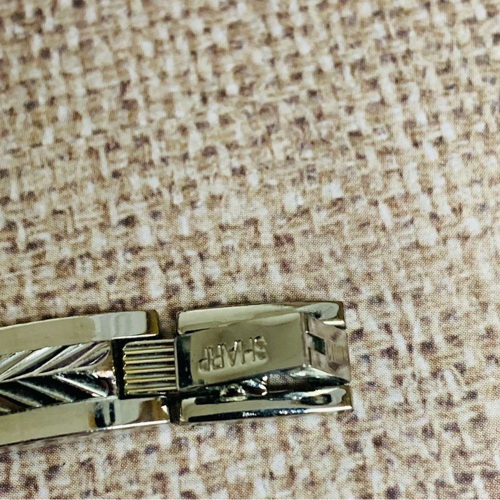 Sharp Silver Etched Cut Bracelet‎ - Picture 2 of 3